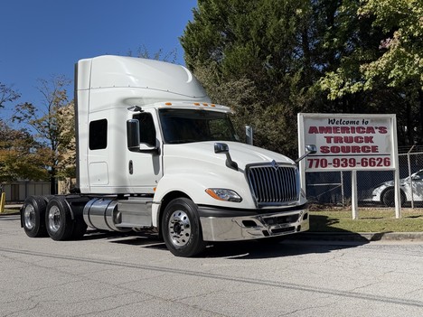2020 INTERNATIONAL LT625 Tandem Axle Sleeper #10695