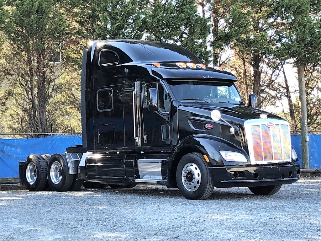 USED 2012 PETERBILT 587 TRUCK #8855 USED 2012 PETERBILT 587 TRUCK #8855