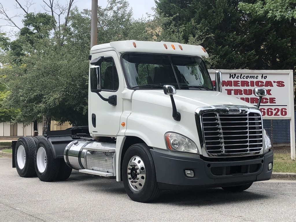 2012 Freightliner Cascadia 125 Tandem Axle Daycab For Sale 8957