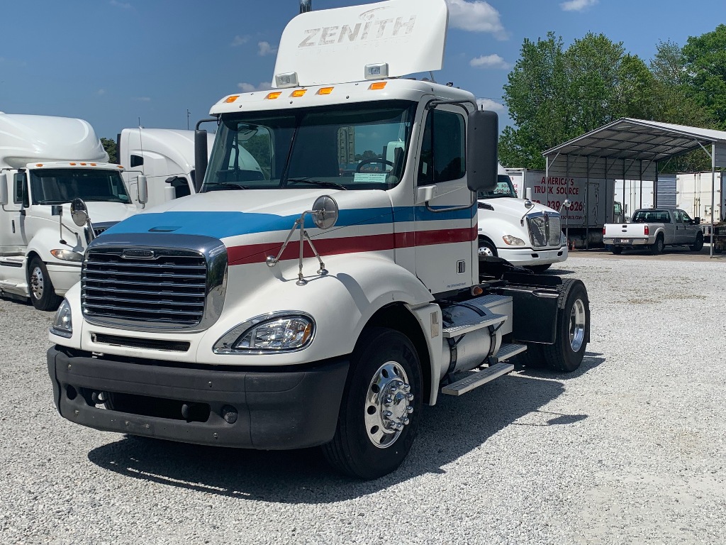 USED 2007 FREIGHTLINER COLUMBIA SINGLE AXLE DAYCAB TRUCK #9560