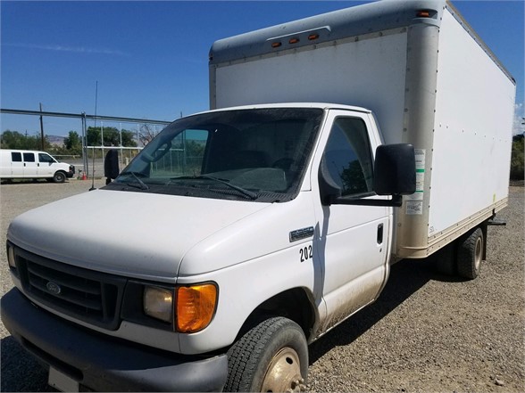 2006 ford e350 box truck for sale