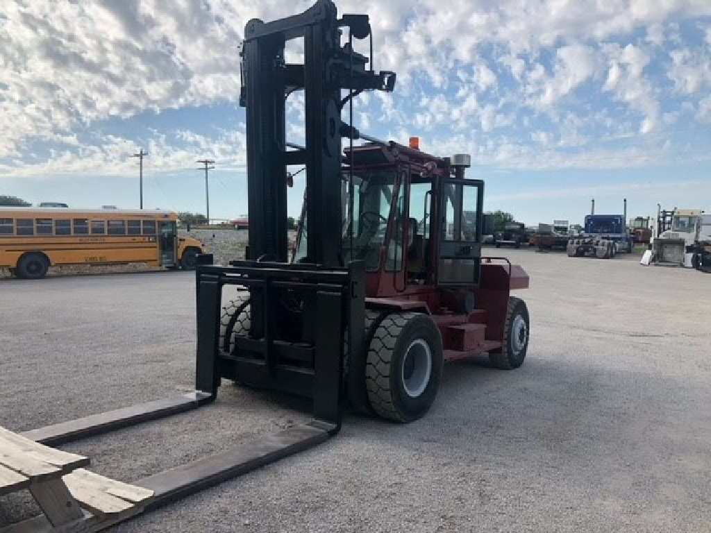2006 TAYLOR T300M Pneumatic Tire Forklift #1