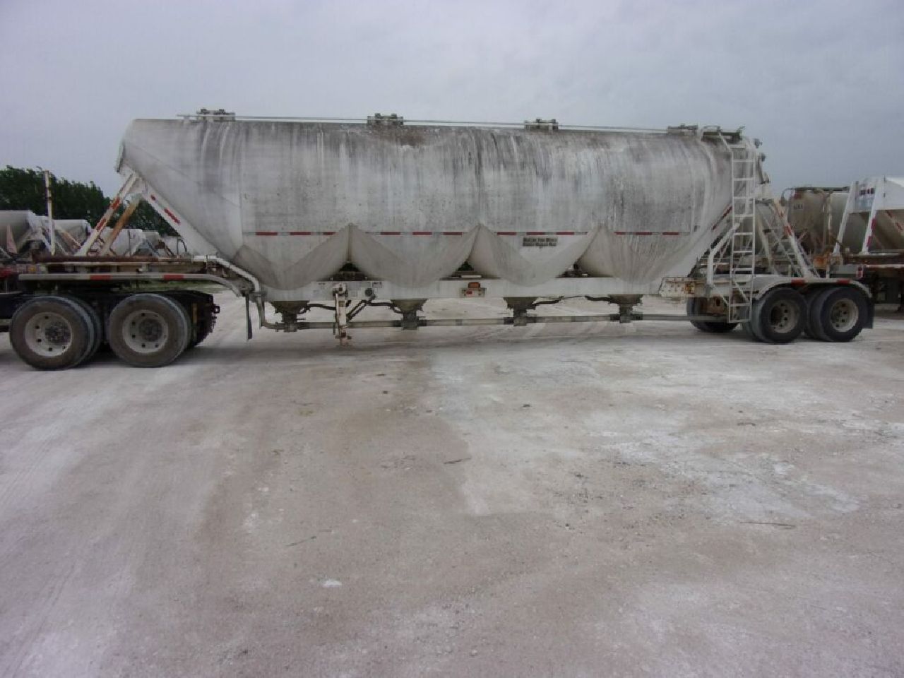 1986 FRUEHAUF 1600 CFT PNEUMATIC TANKER TRAILER FOR SALE #3578