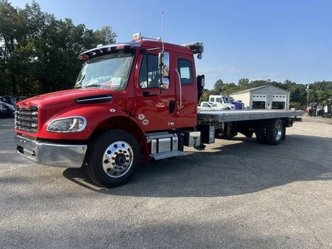 FREIGHTLINER M-2 Rollback Tow Truck #1372 FREIGHTLINER M-2 Rollback Tow Truck #1372