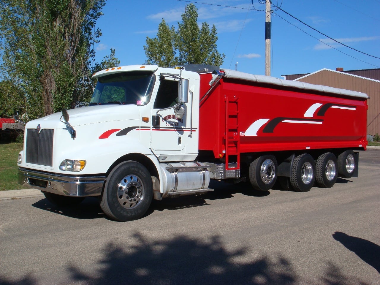 2006 INTERNATIONAL 9200 Grain - Silage Truck #1 2006 INTERNATIONAL 9200 Grain - Silage Truck #1