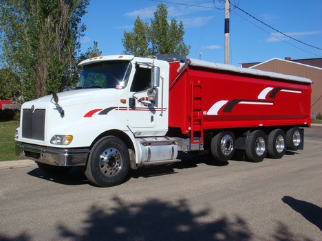 2006 INTERNATIONAL 9200 Grain - Silage Truck #1085 2006 INTERNATIONAL 9200 Grain - Silage Truck #1085