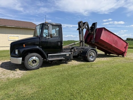 1998 FREIGHTLINER FL50 Hooklift Truck #1097 1998 FREIGHTLINER FL50 Hooklift Truck #1097