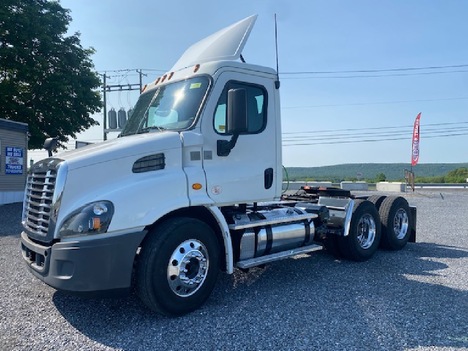2016 FREIGHTLINER Cascadia Tandem Axle Daycab