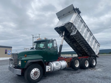 2002 MACK RD688S T/A Aluminum Dump Truck