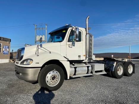 2004 FREIGHTLINER Columbia CL12064ST Tandem Axle Daycab