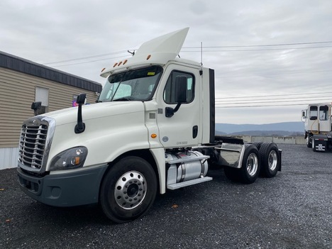 2018 FREIGHTLINER Cascadia 12564ST Tandem Axle Daycab