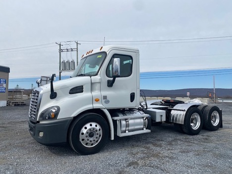2016 FREIGHTLINER Cas Tandem Axle Daycab