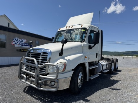 2018 FREIGHTLINER Cascadia CA125DC Tandem Axle Daycab #12906