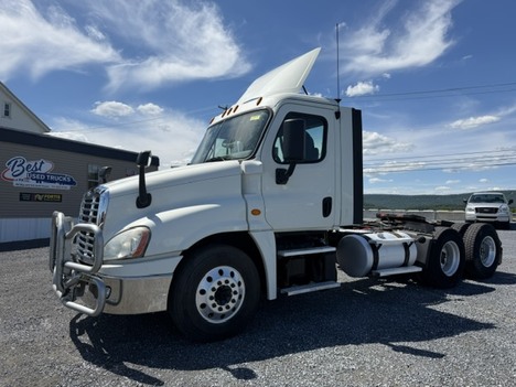 2018-freightliner-cascadia-ca125dc-tandem-axle-daycab #12917