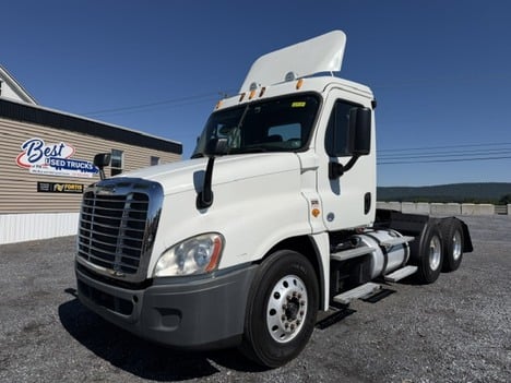 2014 FREIGHTLINER Cascadia 125DC Tandem Axle Daycab #12919