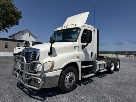 2017-freightliner-cascadia-ca125dc-tandem-axle-daycab #12922
