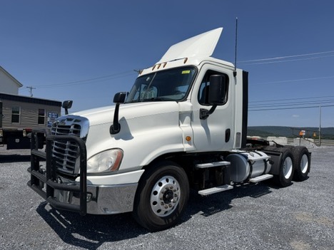 2017-freightliner-cascadia-ca125dc-tandem-axle-daycab #12923