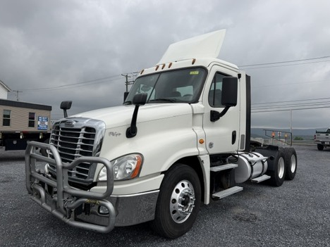 2017-freightliner-cascadia-ca125dc-tandem-axle-daycab #12925