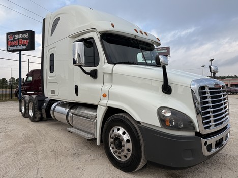 2019 FREIGHTLINER CASCADIA 125 Tandem Axle Sleeper #1191
