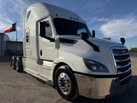 2019 FREIGHTLINER Cascadia 126 Tandem Axle Sleeper #1220