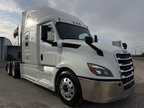 2019 FREIGHTLINER CASCADIA 126 Tandem Axle Sleeper #1222
