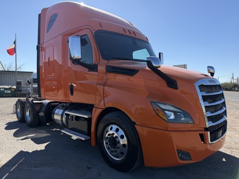 2019 FREIGHTLINER CASCADIA 126 Tandem Axle Sleeper #1226