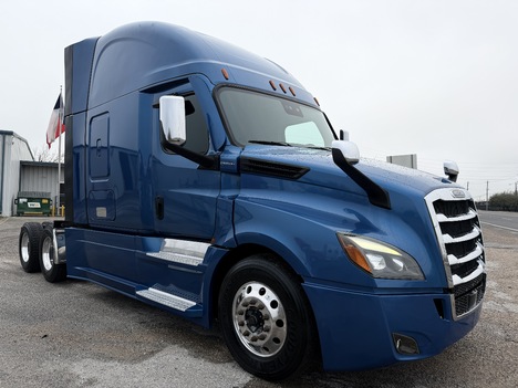 2020 FREIGHTLINER Cascadia 126 Tandem Axle Sleeper #1231