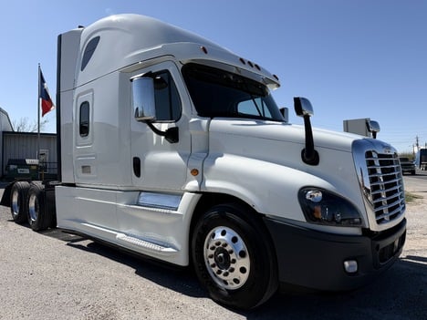 2019 FREIGHTLINER CASCADIA 125 Tandem Axle Sleeper #1245 2019 FREIGHTLINER CASCADIA 125 Tandem Axle Sleeper #1245