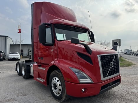 2021 VOLVO VNR Tandem Axle Daycab #1247 2021 VOLVO VNR Tandem Axle Daycab #1247