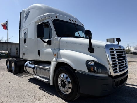 2020 FREIGHTLINER CASCADIA 125 Tandem Axle Sleeper #1252 2020 FREIGHTLINER CASCADIA 125 Tandem Axle Sleeper #1252