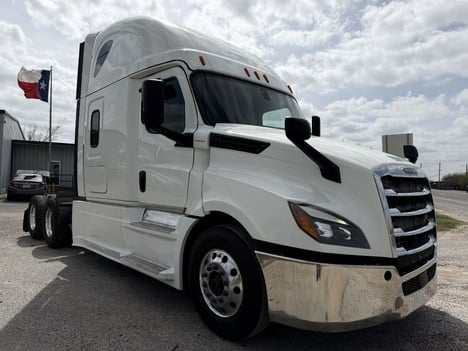 2019 FREIGHTLINER CASCADIA 126 Tandem Axle Sleeper #1255 2019 FREIGHTLINER CASCADIA 126 Tandem Axle Sleeper #1255