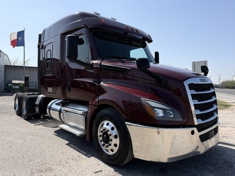 2019 FREIGHTLINER CASCADIA 126 Tandem Axle Sleeper #1257 2019 FREIGHTLINER CASCADIA 126 Tandem Axle Sleeper #1257