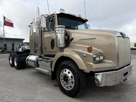 2013 WESTERN STAR 4900 Tandem Axle Sleeper #1259