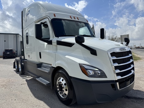 2020 FREIGHTLINER CASCADIA 126 Tandem Axle Sleeper #1264