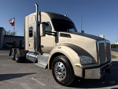 2015 KENWORTH T880 Tandem Axle Sleeper #1266