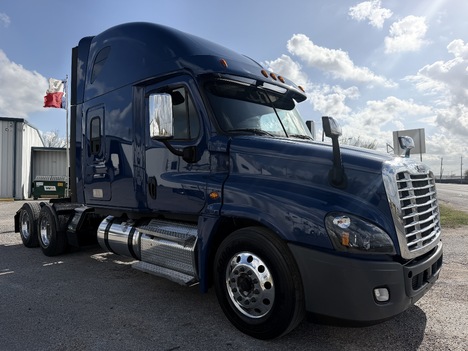 2020 FREIGHTLINER CASCADIA 125 Tandem Axle Sleeper #1269