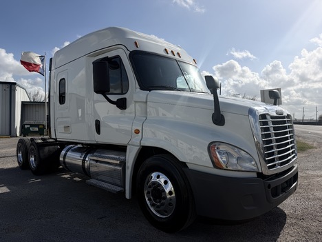 2020 FREIGHTLINER CASCADIA 125 Tandem Axle Sleeper #1270