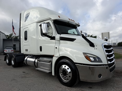 2020 FREIGHTLINER CASCADIA 126 Tandem Axle Sleeper #1273