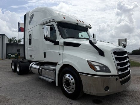 2020-freightliner-cascadia-126-tandem-axle-sleeper #1274
