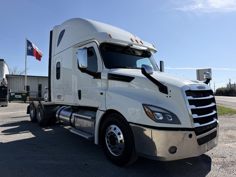 2020 FREIGHTLINER CASCADIA 126 Tandem Axle Sleeper #1275