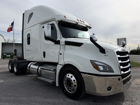 2020 FREIGHTLINER CASCADIA 126 Tandem Axle Sleeper #1276