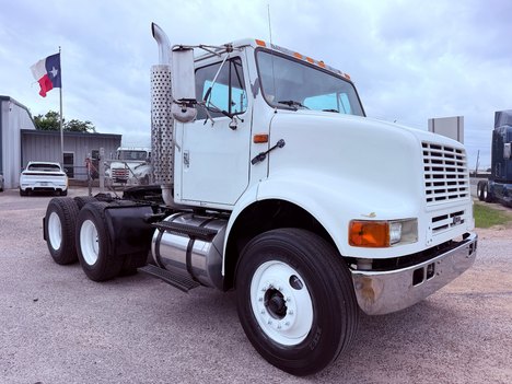 2002 INTERNATIONAL 8100 Tandem Axle Daycab #1321