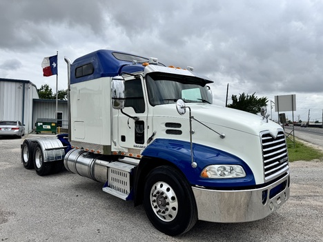 2016-mack-cxu613-tandem-axle-sleeper #1322