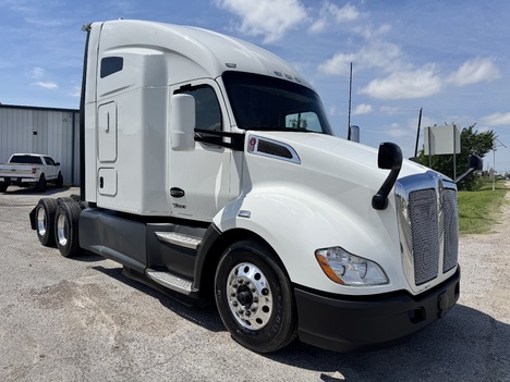 2022-kenworth-t680-tandem-axle-sleeper #1329