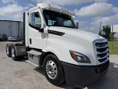 2019 FREIGHTLINER Cascadia 126 Tandem Axle Sleeper #1342