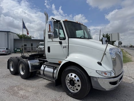 2007 INTERNATIONAL 8600 Tandem Axle Daycab #1346