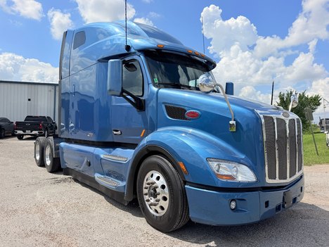2022 PETERBILT 579 Tandem Axle Sleeper #1361