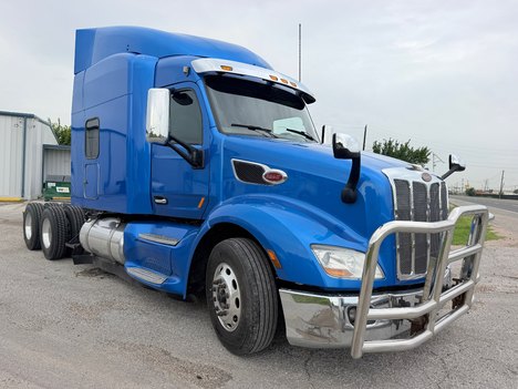 2017 PETERBILT 579 Tandem Axle Sleeper #1364
