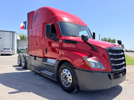 2022 FREIGHTLINER CASCADIA 126 Tandem Axle Sleeper #1366