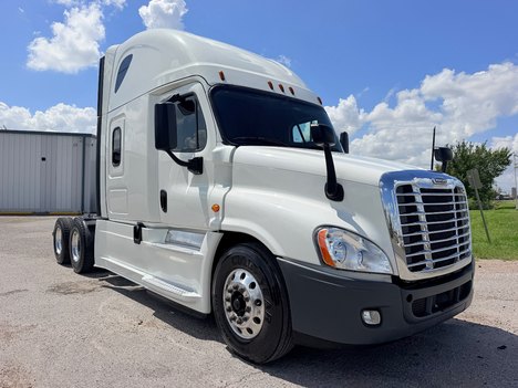 2020 FREIGHTLINER CASCADIA 125 Tandem Axle Sleeper #1392